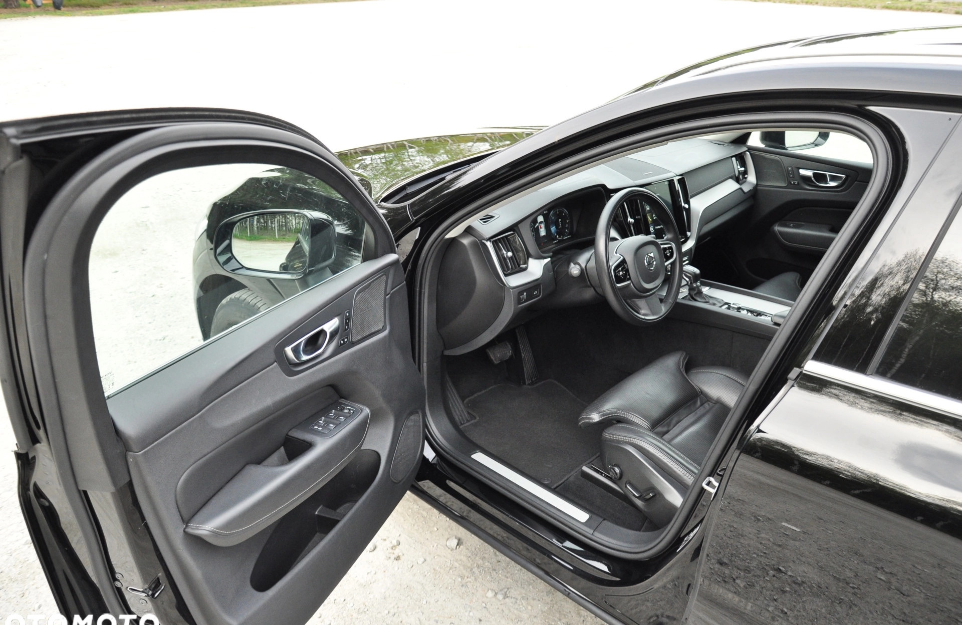 Volvo XC 60 cena 147600 przebieg: 164500, rok produkcji 2020 z Leżajsk małe 781